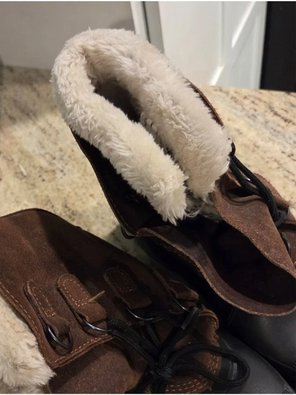 LL BEAN Womens Size 9 Brown Suede/Rubber Waterproof Insulated Duck Boots Canada
